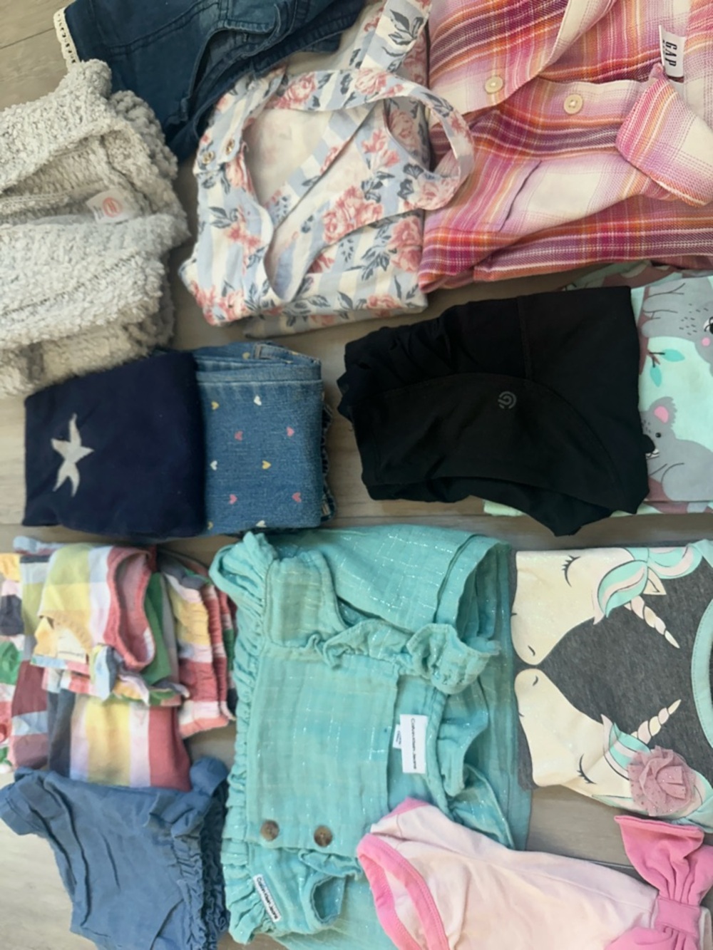 Size 4 HUGE LOT CK, GAP, Rare Editions, Spring/Summer dress, sets, jeans, ect.